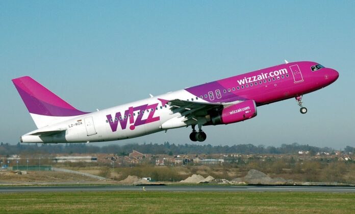 Wizzair Sibiu-Dormund Avion Wizz Air pe pista Aeroportului Sibiu, operator principal pentru zboruri din Sibiu