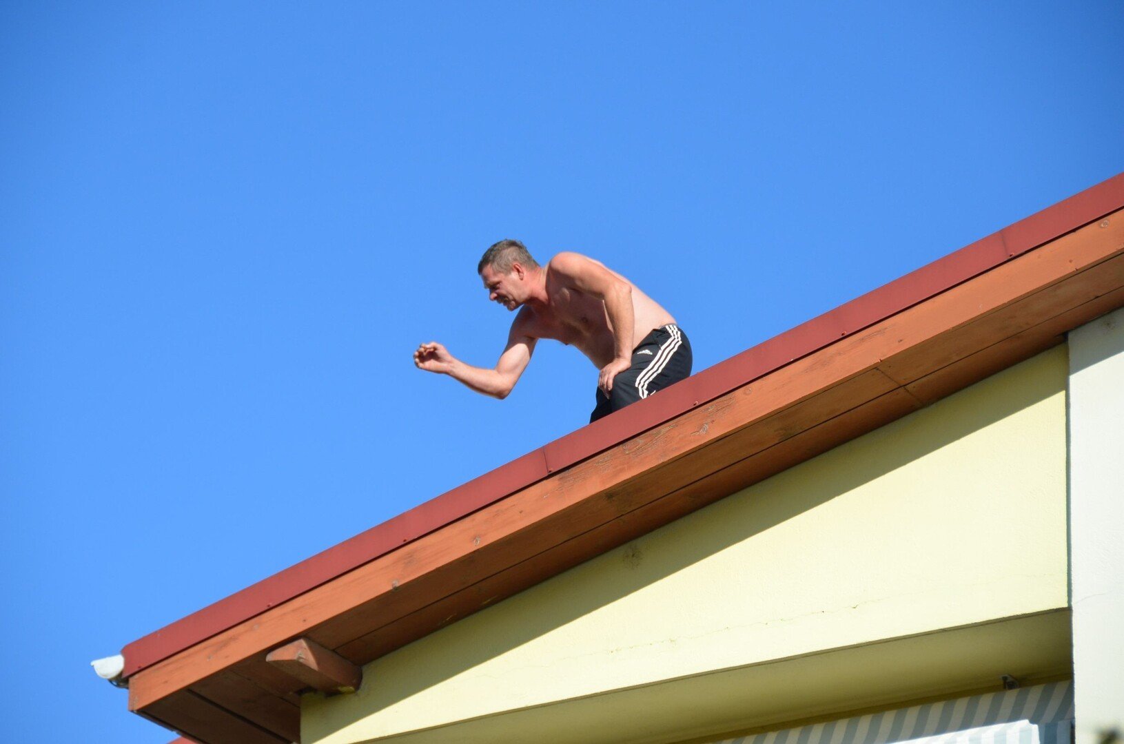 barbat sinucidere barbat sinucidere