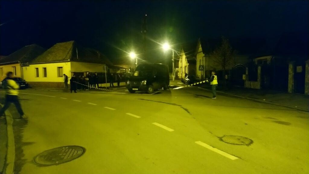 FOTO-VIDEO de la locul faptei: Bătaie ca-n filme între două familii de pe strada Oltețului