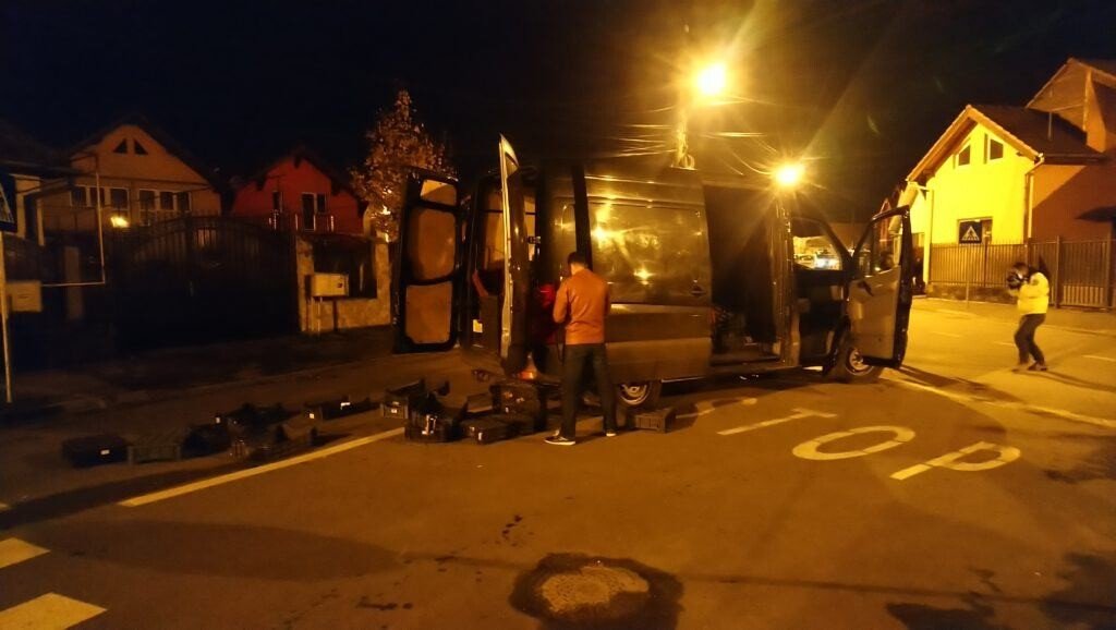 FOTO-VIDEO de la locul faptei: Bătaie ca-n filme între două familii de pe strada Oltețului