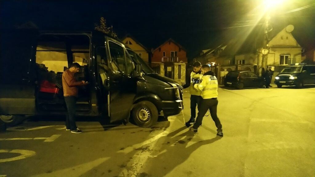 FOTO-VIDEO de la locul faptei: Bătaie ca-n filme între două familii de pe strada Oltețului