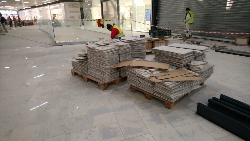 VIDEO / FOTO EXCLUSIV - Se lucrează intens la finalizarea noului Mall din Sibiu