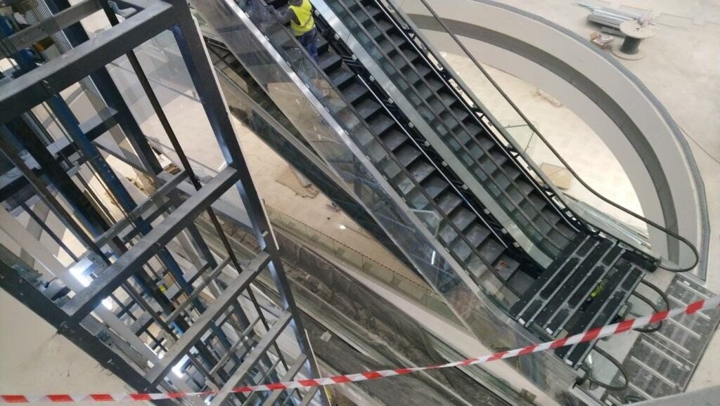 VIDEO / FOTO EXCLUSIV - Se lucrează intens la finalizarea noului Mall din Sibiu