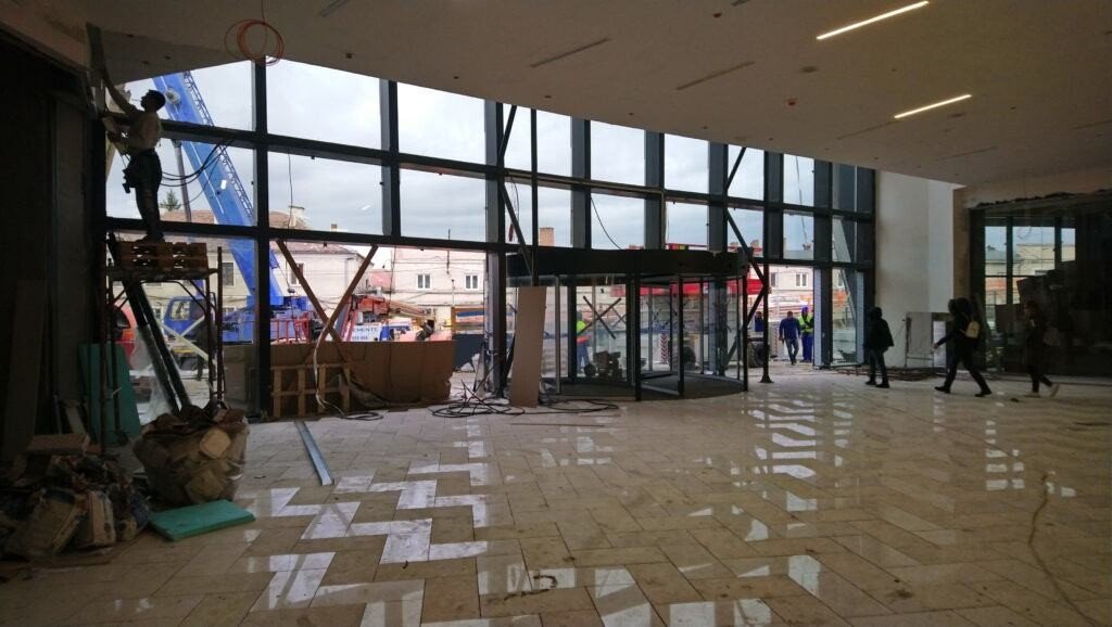 VIDEO / FOTO EXCLUSIV - Se lucrează intens la finalizarea noului Mall din Sibiu