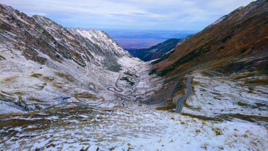 TIME-LAPSE SUPERB: Transfăgărășanul intra în hibernare pentru 8 luni