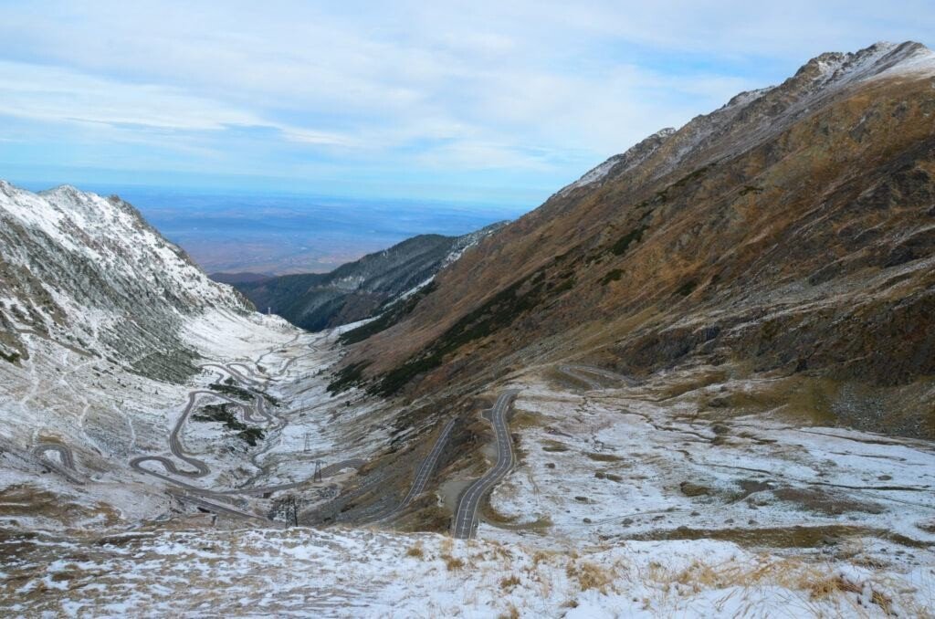TIME-LAPSE SUPERB: Transfăgărășanul intra în hibernare pentru 8 luni