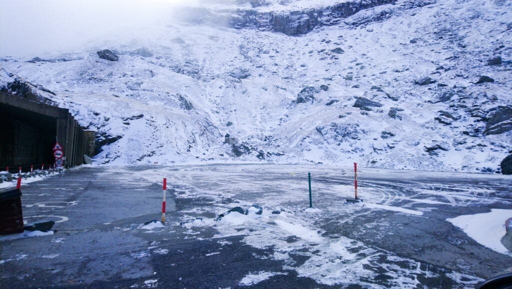 TIME-LAPSE SUPERB: Transfăgărășanul intra în hibernare pentru 8 luni