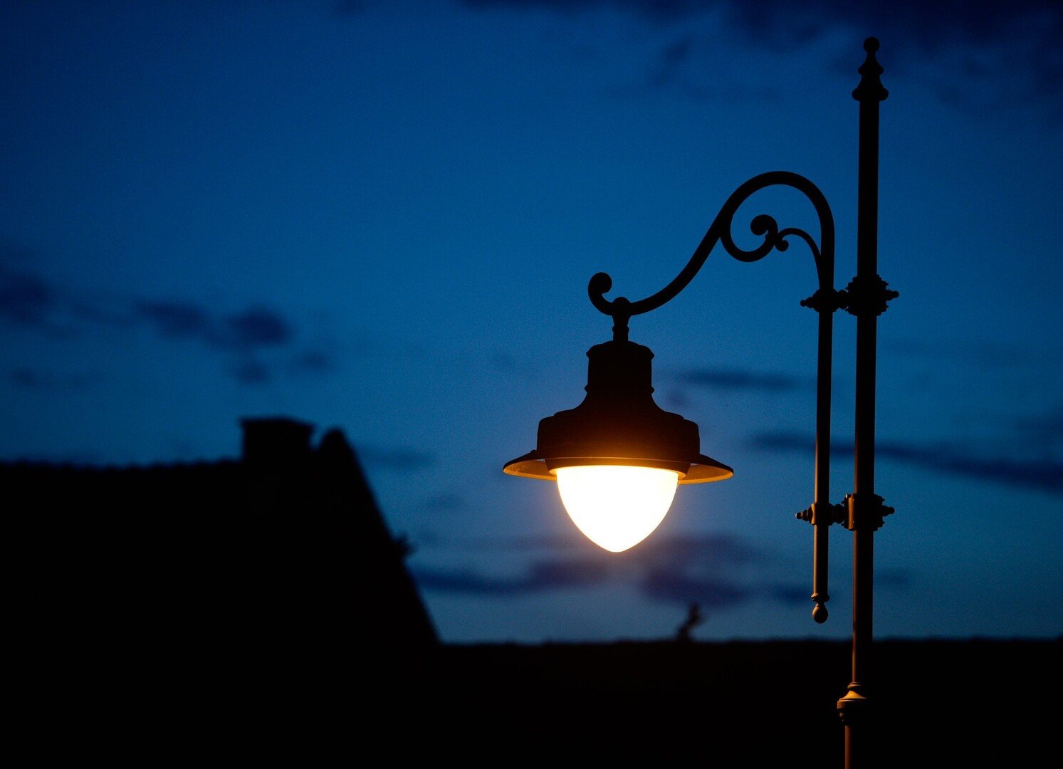 Stalpi-iluminat-centrul-istoric-2 Stalpi iluminat centrul istoric scaled