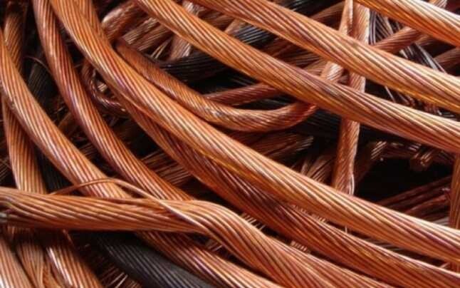 Au furat peste  kilometri de cablu din cupru