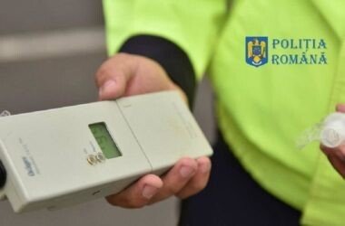 Reținut după ce a fost prins băut la volanul unei mașini neînmatriculate și fără permis