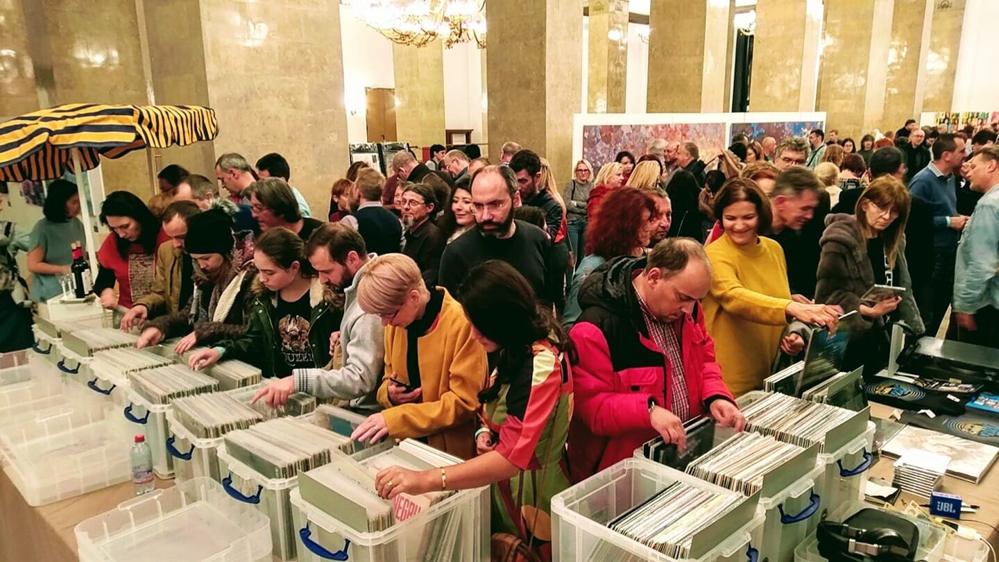 Tirg-viniluri.jpg Tirg viniluri