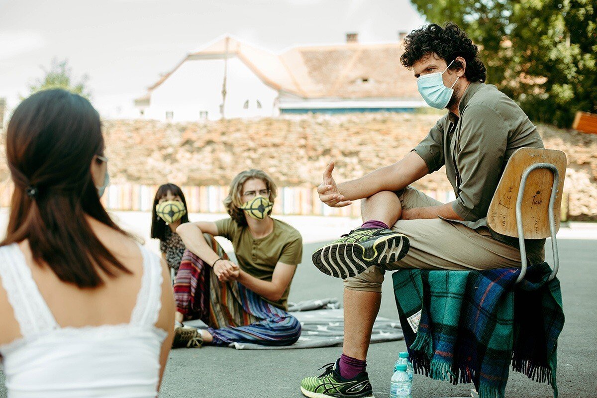 Pestedeadolescențidinorașes aubucuratdeziledeexperiențăintensădeînvățareprinteatru,filmșidans