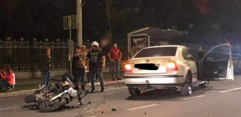 Impact grav între o mașină și o motocicletă img