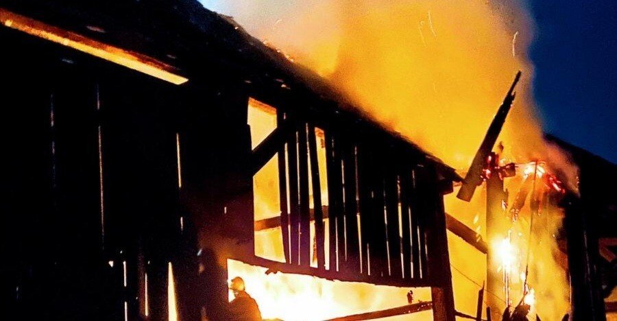 Șură mistuită de flăcări la Chirpăr IMG