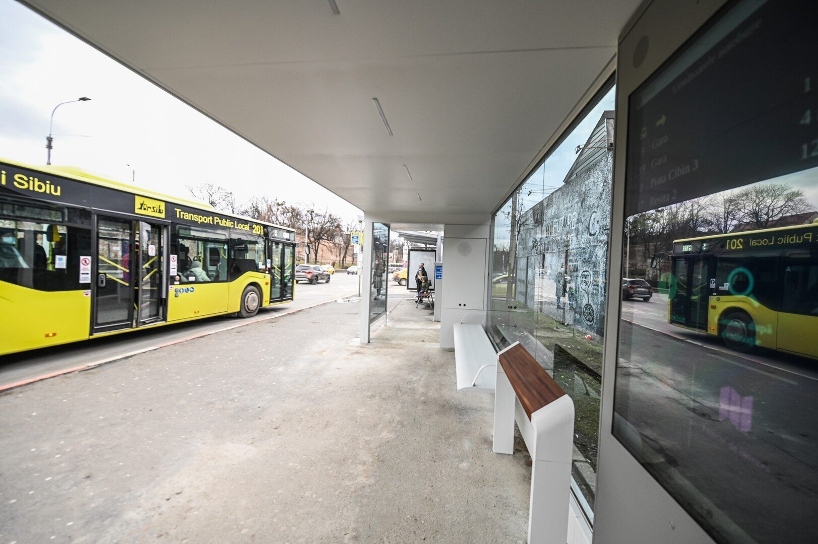 statie autobuz teatru  scaled