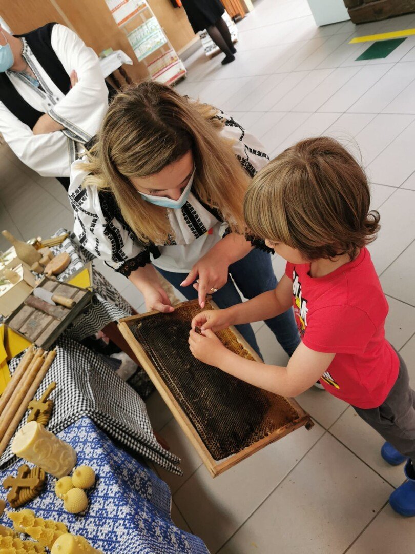 La-fagurii-cu-miere.jpg La fagurii cu miere