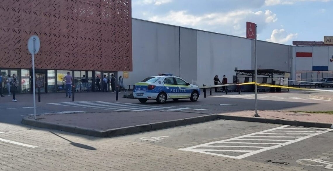 Copil de 12 ani înjunghiat în parcarea Shopping City Șelimbăr img