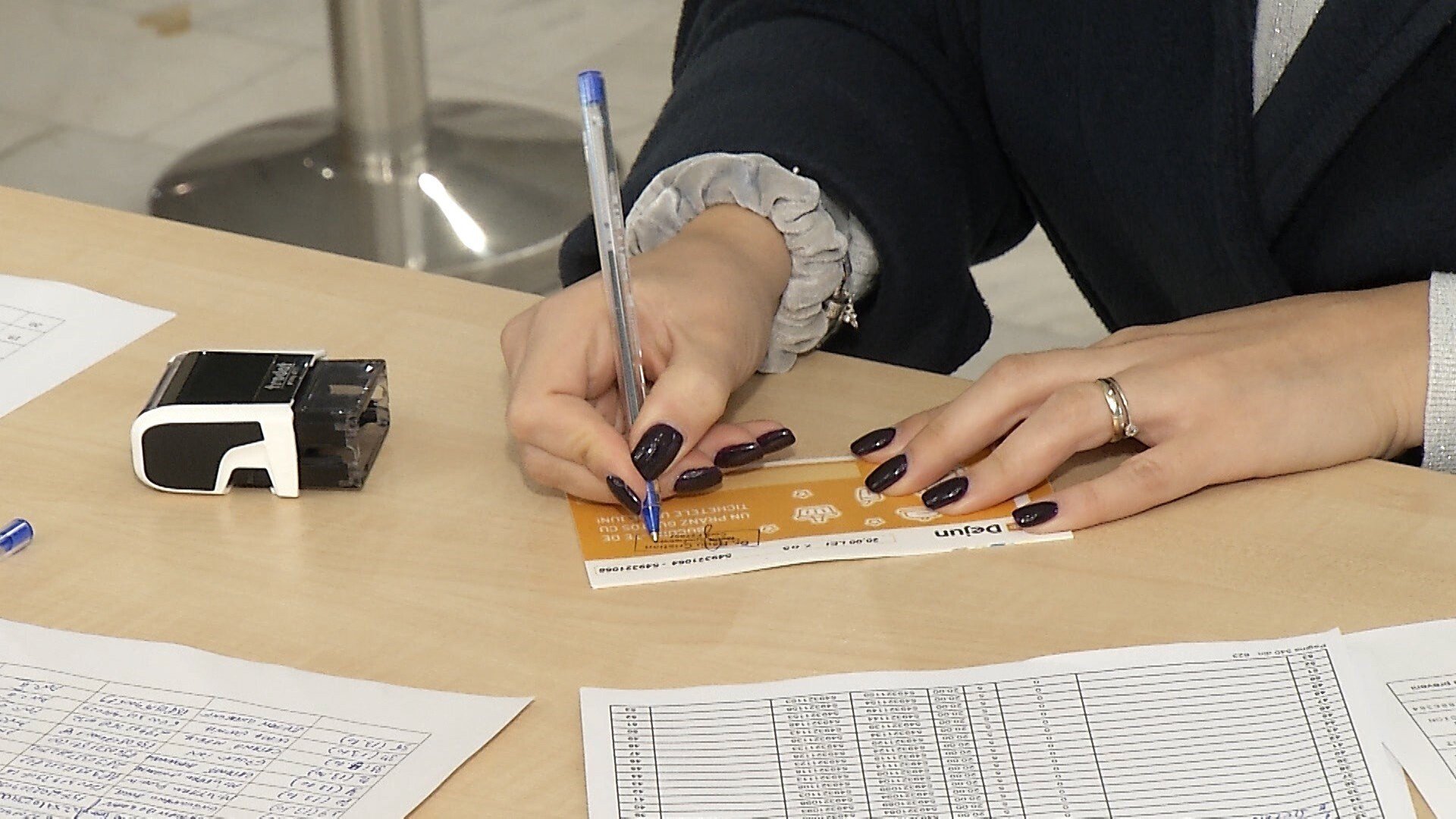 YjrCQsUbMV2_3O.jpg YjrCQsUbMV O