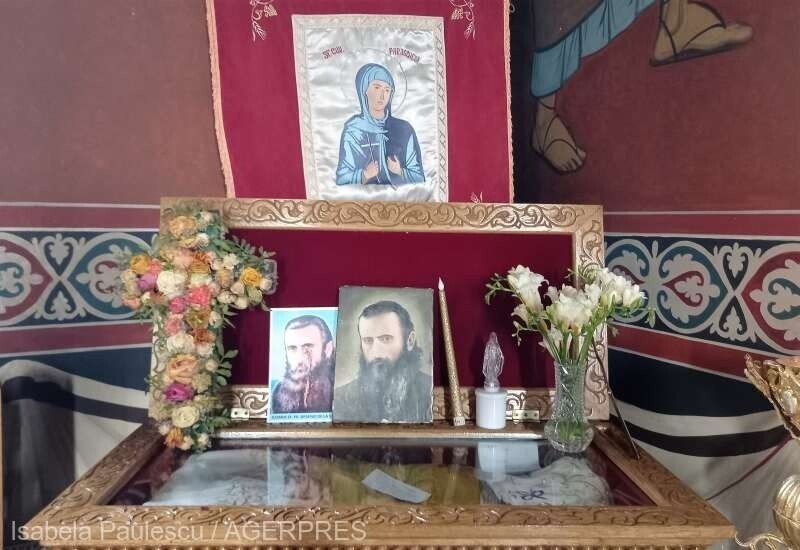 gsa  oct unul din vestmintele sfintei parascheva