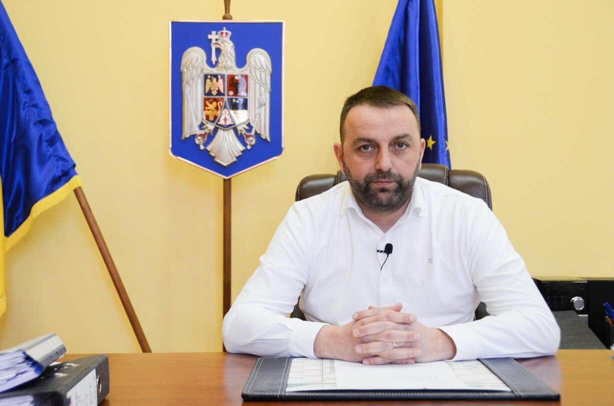 Primarul Marius Grecu discută despre bugetul local, în cadrul unei conferințe de presă