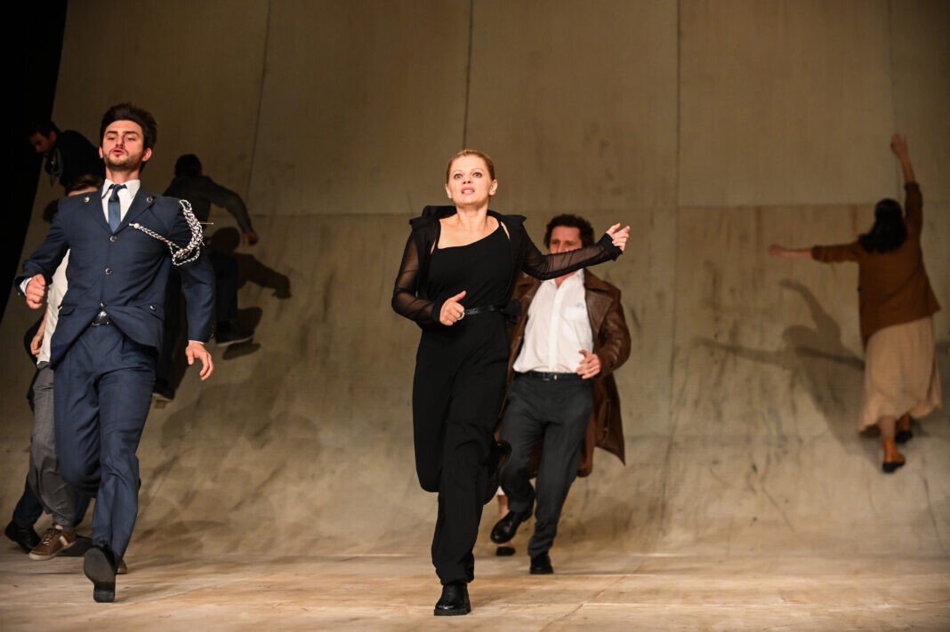 Trei-surori-TNRS2021-©Sebastian-Marcovici