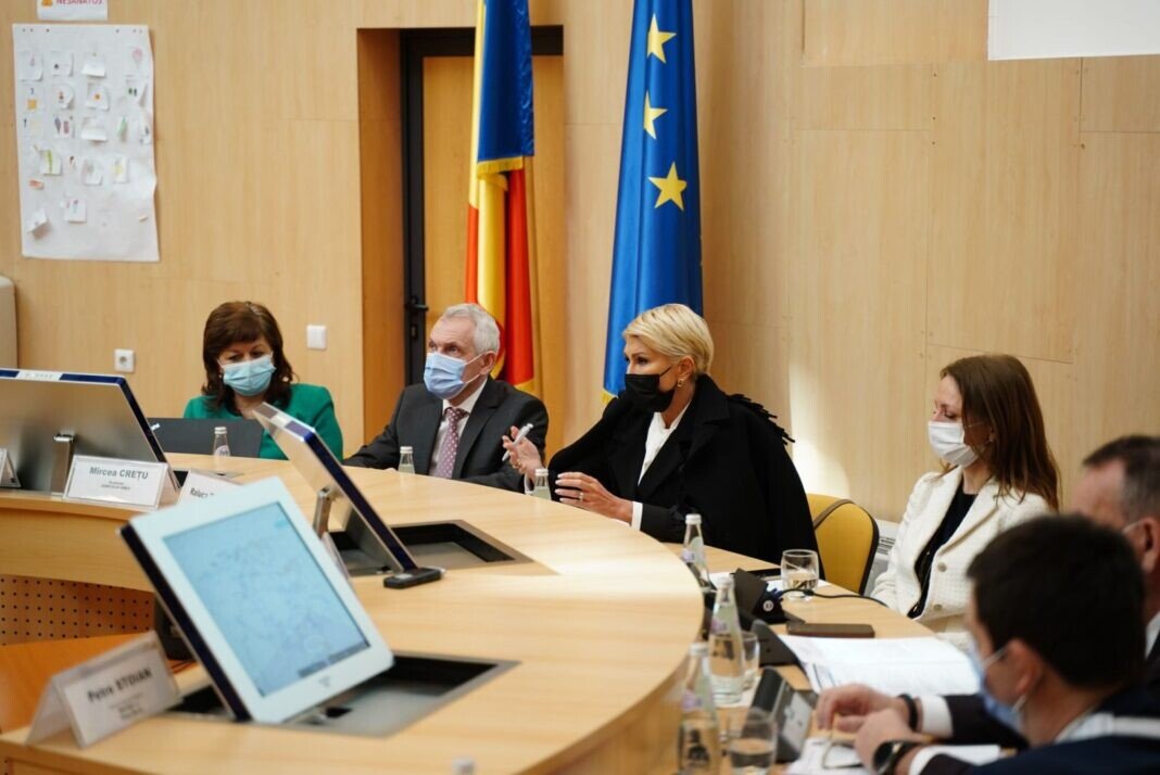 Raluca Turcan Raluca Turcan