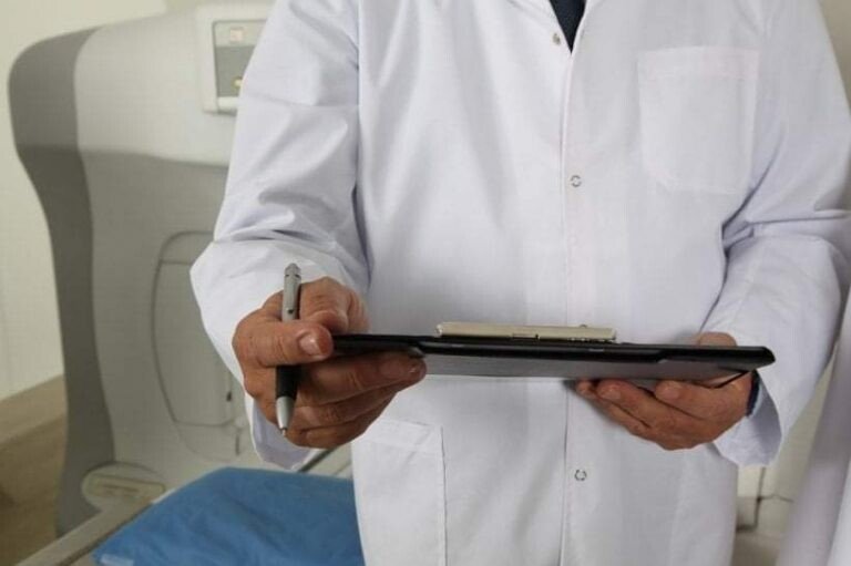 Știri din Sibiu, actualitate locală și ultimele noutăți din județ EDITORIAL: Medicul nu este Dumnezeu. Dar poate fi omul care luptă până la capăt