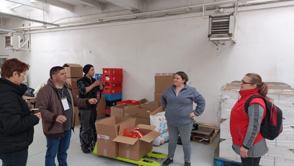 Parteneriat social: Firma Euchner din Cisnădie a oferit spaţiu pentru primul depozit de