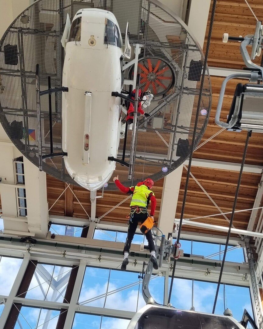 FOTO: Salvamontist sibian, la antrenament în Germania. S-a specializat în salvarea victimelor din elicopter