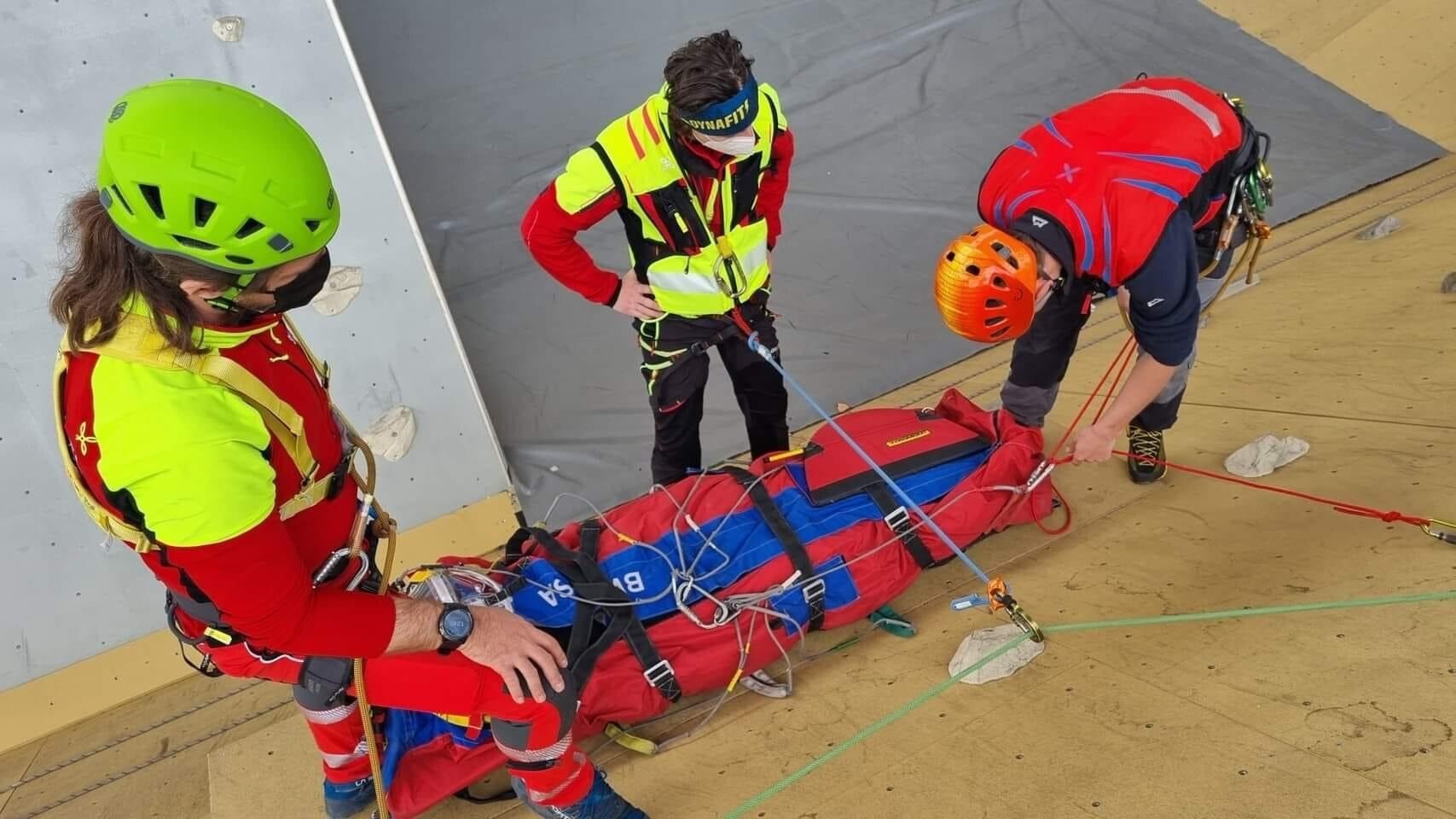 FOTO: Salvamontist sibian, la antrenament în Germania. S-a specializat în salvarea victimelor din elicopter
