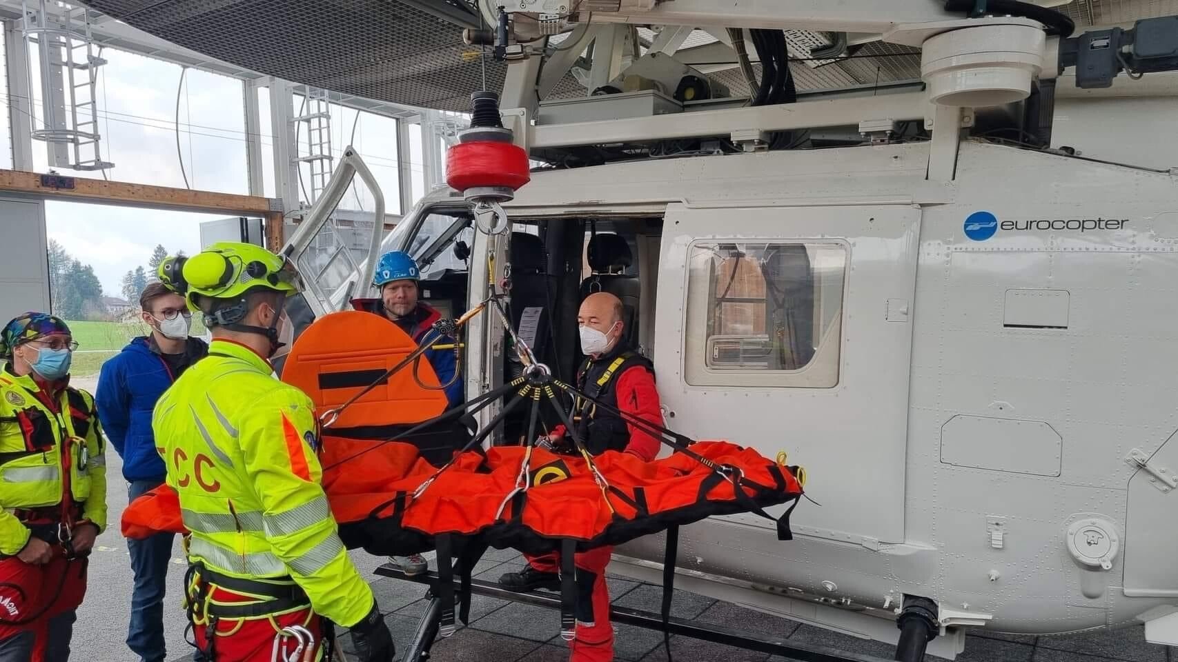 FOTO: Salvamontist sibian, la antrenament în Germania. S-a specializat în salvarea victimelor din elicopter