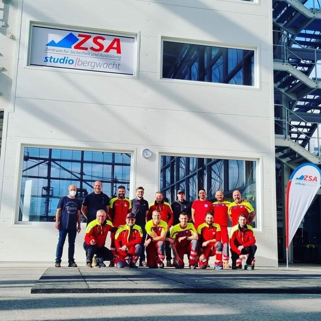 FOTO: Salvamontist sibian, la antrenament în Germania. S-a specializat în salvarea victimelor din elicopter