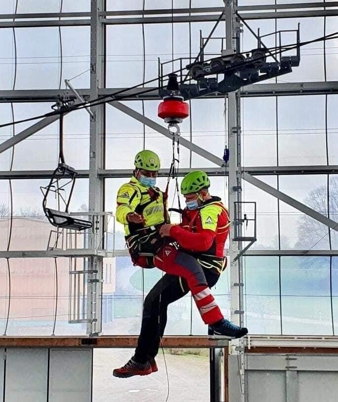 FOTO: Salvamontist sibian, la antrenament în Germania. S-a specializat în salvarea victimelor din elicopter