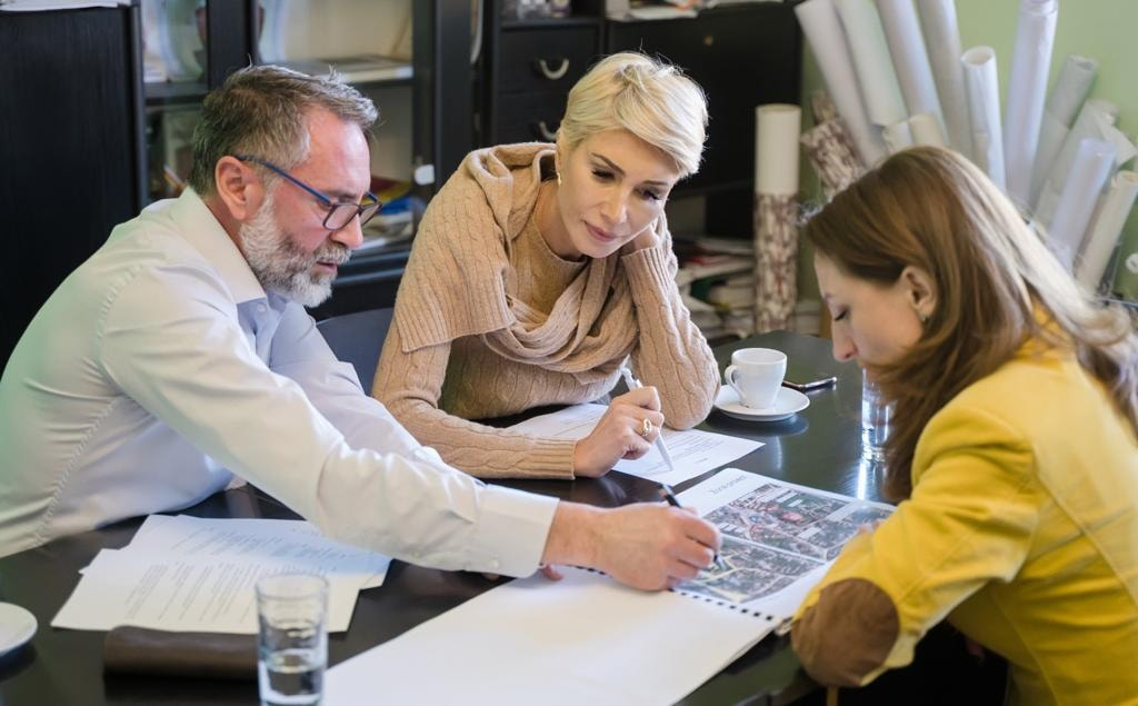 Raluca Turcan Raluca Turcan