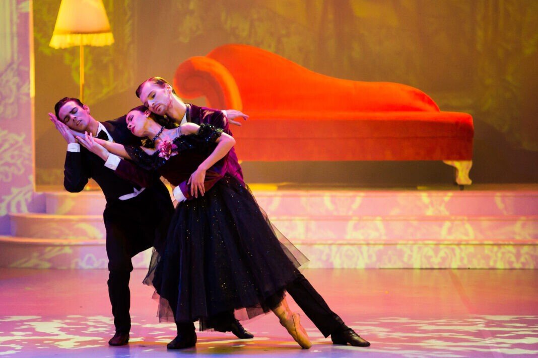 AnnaDama-cu-camelii-foto-credit-TBS-Ovidiu-Matiu