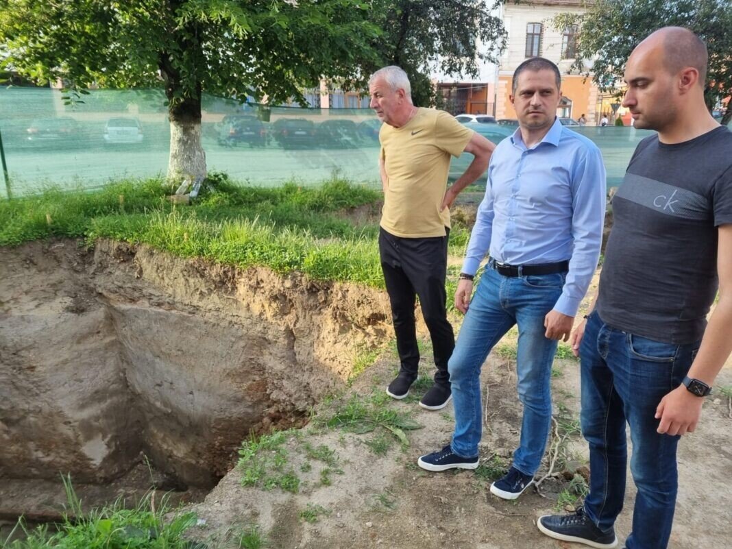 121D82E5-5453-49AF-83DE-68068CFFCA4A