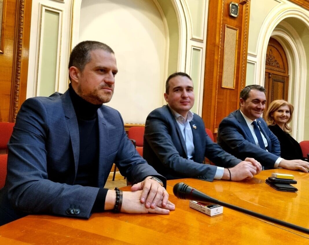 71FADA80-E6F7-4D67-A44A-AAFD548F2388