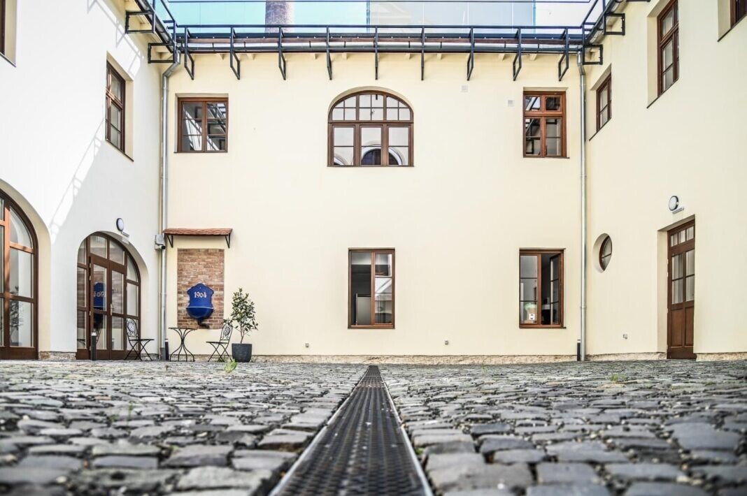 D25AD594-198D-40FB-9B77-715A34F6CF0A