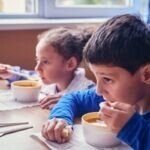 Știri din Sibiu, actualitate locală și ultimele noutăți din județ 215 beneficiari de la Școala Gimnazială Mihăileni primesc hrană gratuită prin programul „Masă sănătoasă”