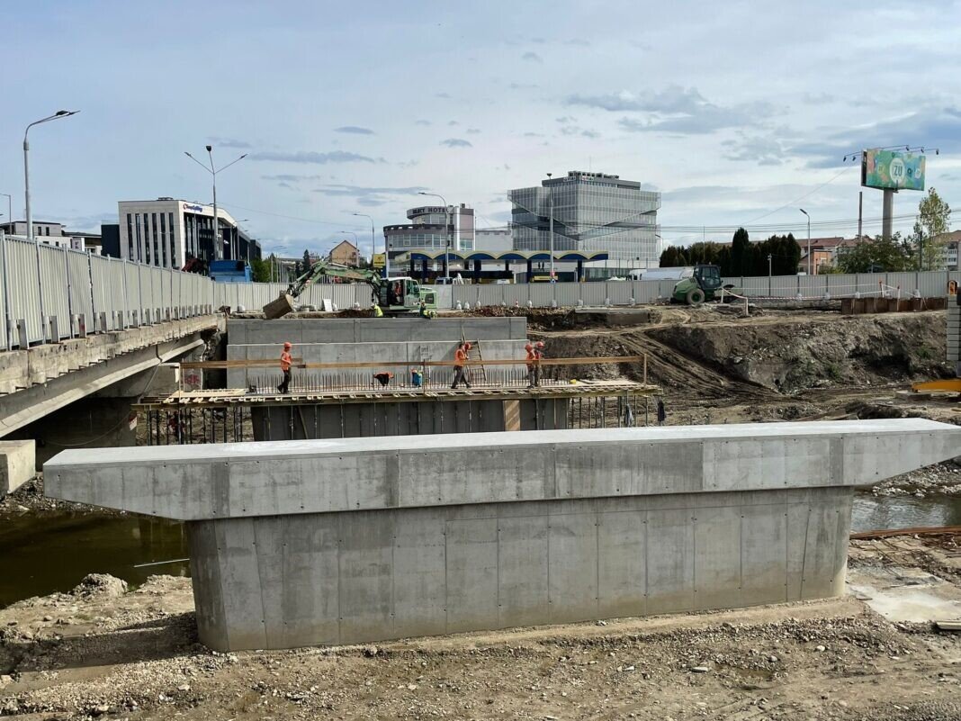 90E52C37-3406-4ABC-854D-9EF37A3558BF