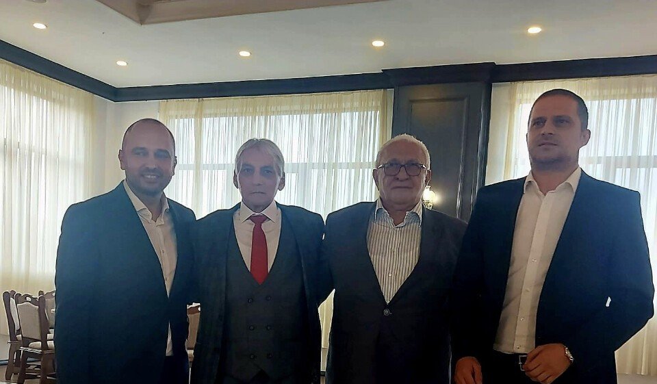 76629AAB-4603-4A77-B5C7-B437A1A92173