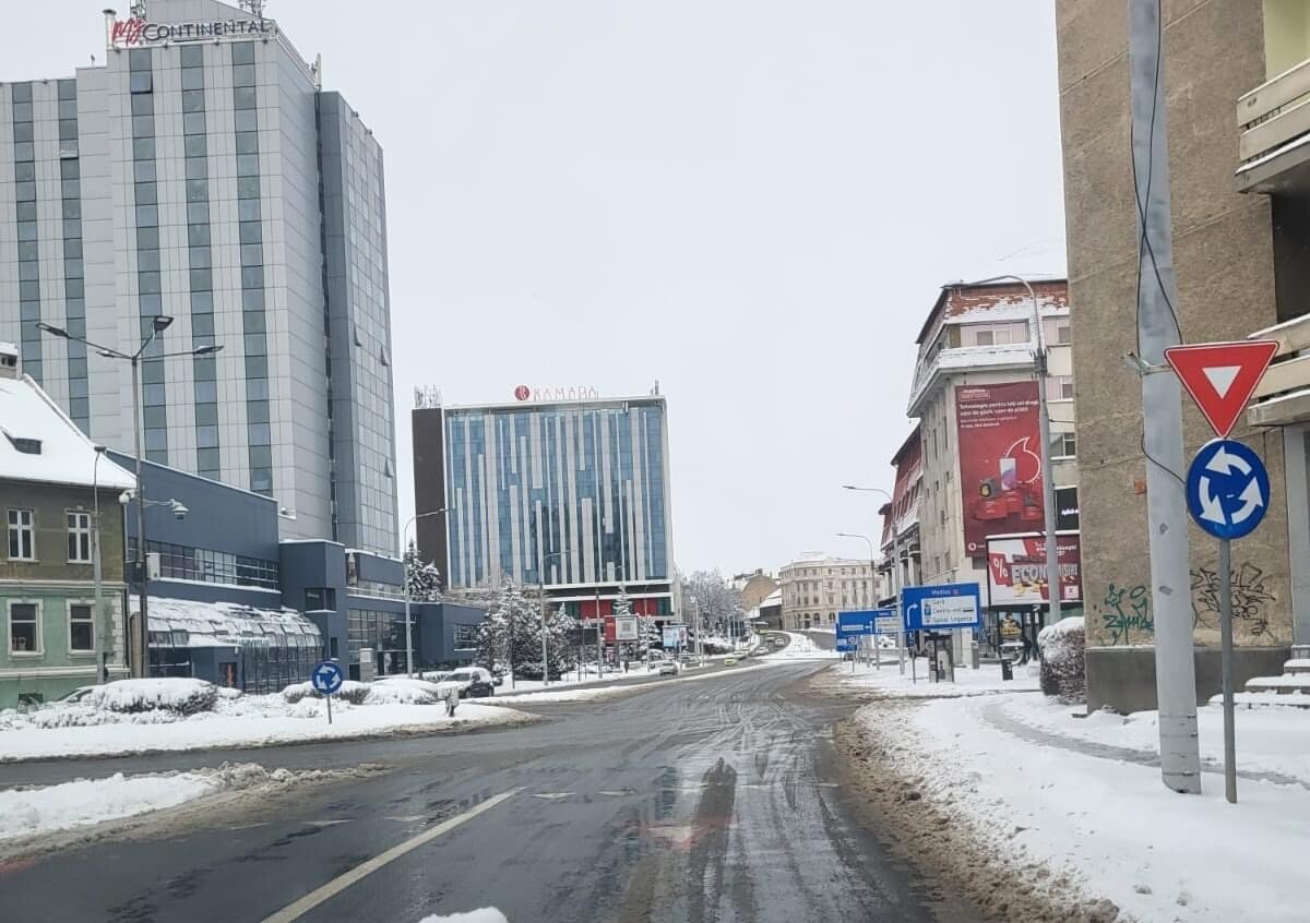 Soma Sibiu: Utilajele de deszăpezire rămân în teren pentru a menține circulația în condiții bune