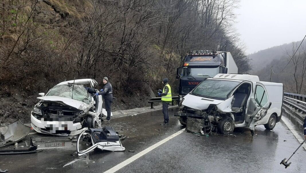 e7baf3fc-b18e-48af-9c65-6d979c34550b