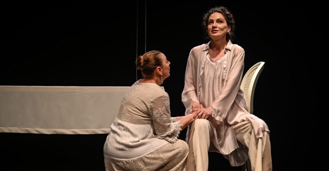 MAMA.-foto-Dragos-Dumitru-2