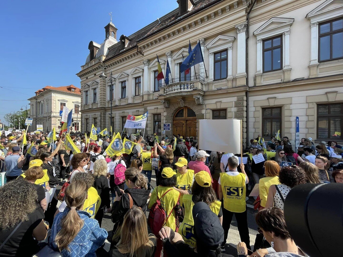 Profesorii suspendă greva generală