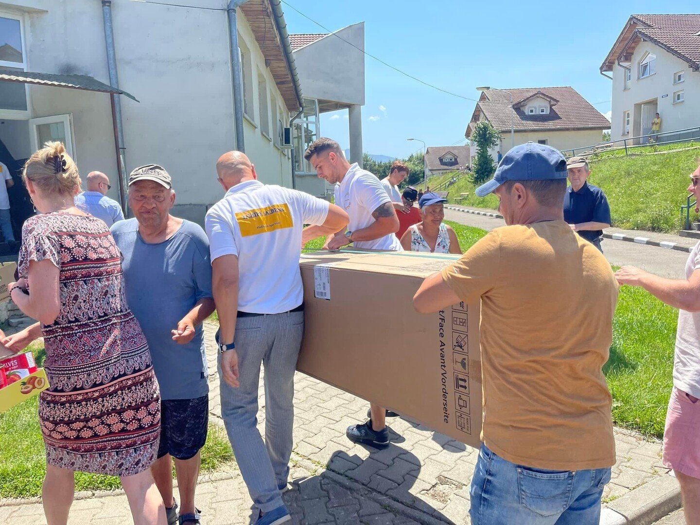 Duminica în slujba aproapelui! Voluntarii Echipei Galbene au vizitat ieri unul din centrele pentru persoane cu dizabilități din Tămaciu