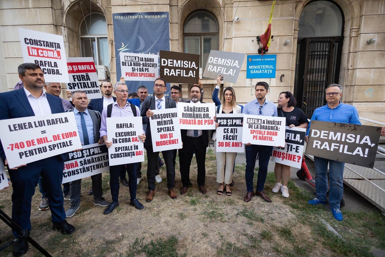 EDITORIAL: USR a devenit un fel de PSD sau PNL cu fețe noi și metehne vechi