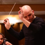 Dirijorul Cristian Lupeș la pupitrul Filarmonicii Sibiu pentru încheierea Sibiu Opera Festival