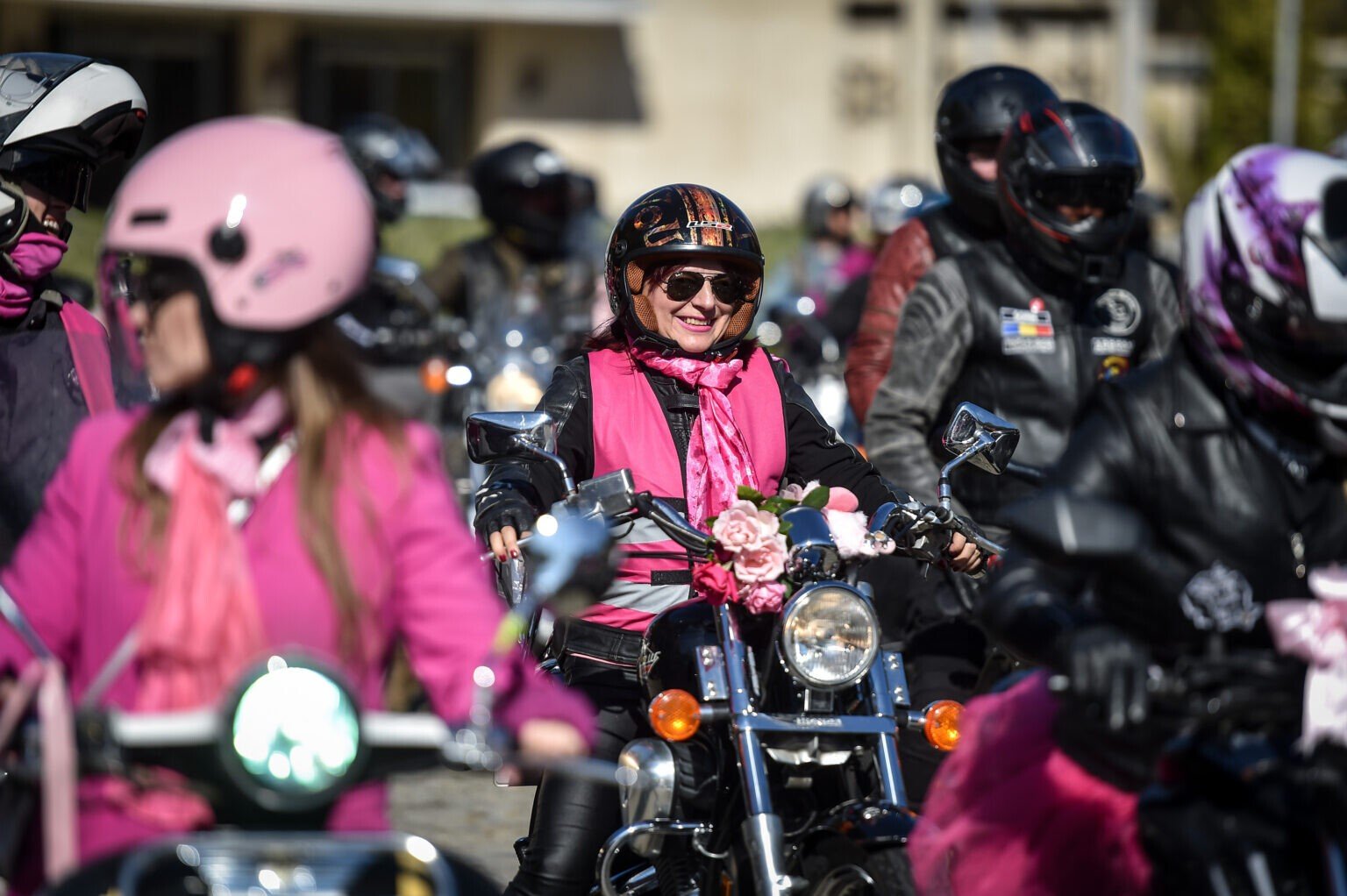 Pink Ride la Sibiu. Motociclistele care luptă contra cancerului de sân