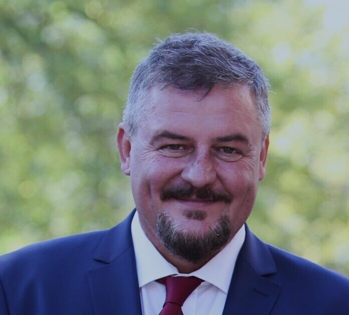 Primarul Mircea Orlățan, care acuză opoziția de blocarea Culoarului de Argint